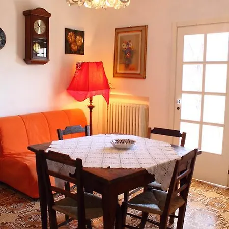 Re Piano Apartment