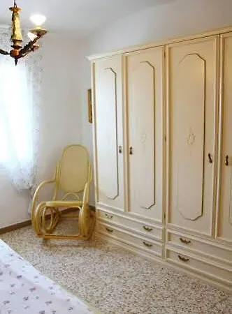 Re Piano Lägenhet Modigliana